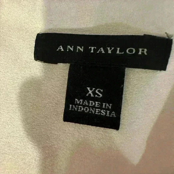 Ann Taylor Ivory and Black Button Sown Blouse with Gold Buttons Size XS - Picture 4 of 4